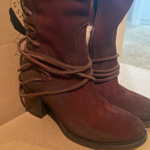 Free bird knee boots with heel - Picture 4 of 9